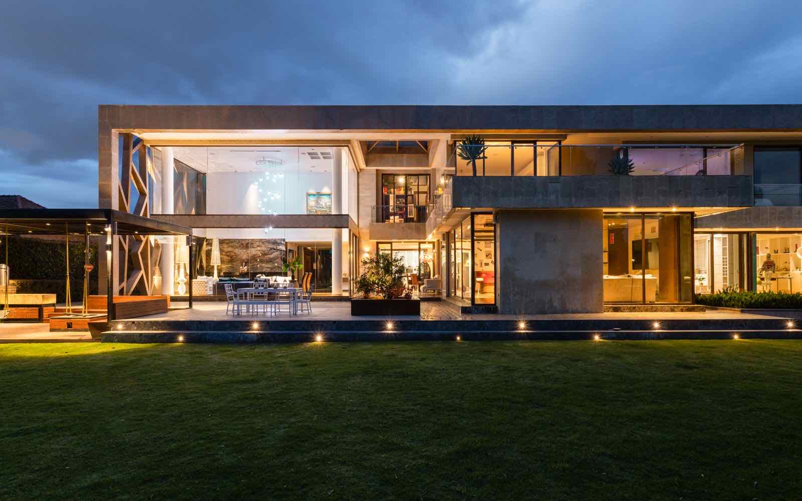 Illustrative photo used in an example featured listing mockup
